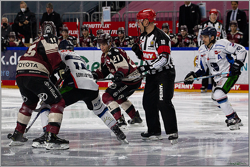 PENNY DEL;  Koelner Haie - Straubing Tigers; Koeln, 14.04.2021